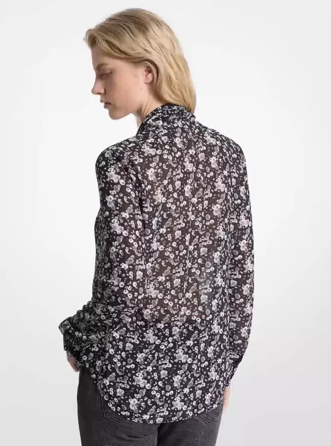 Bluzka z żorżety z kwiatowym nadrukiem i wiązaniem pod szyją