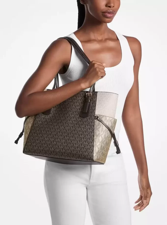 Duża torba typu tote Voyager z metalicznym blokiem kolorów i logo