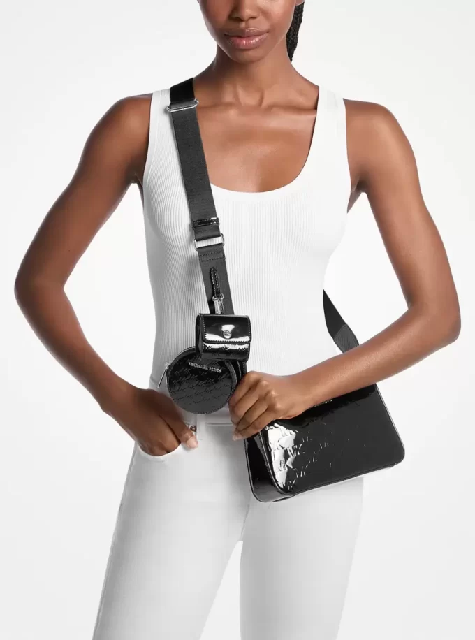 Jet Set Mała torebka na ramię z wytłoczonym logo patentowym i etui na Apple Airpods Pro®