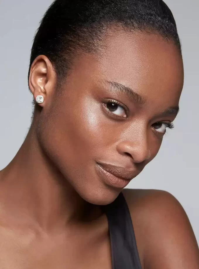 Kolczyki z wysadzanego szlachetnym metalem srebra próby 925 z oprawą pavé