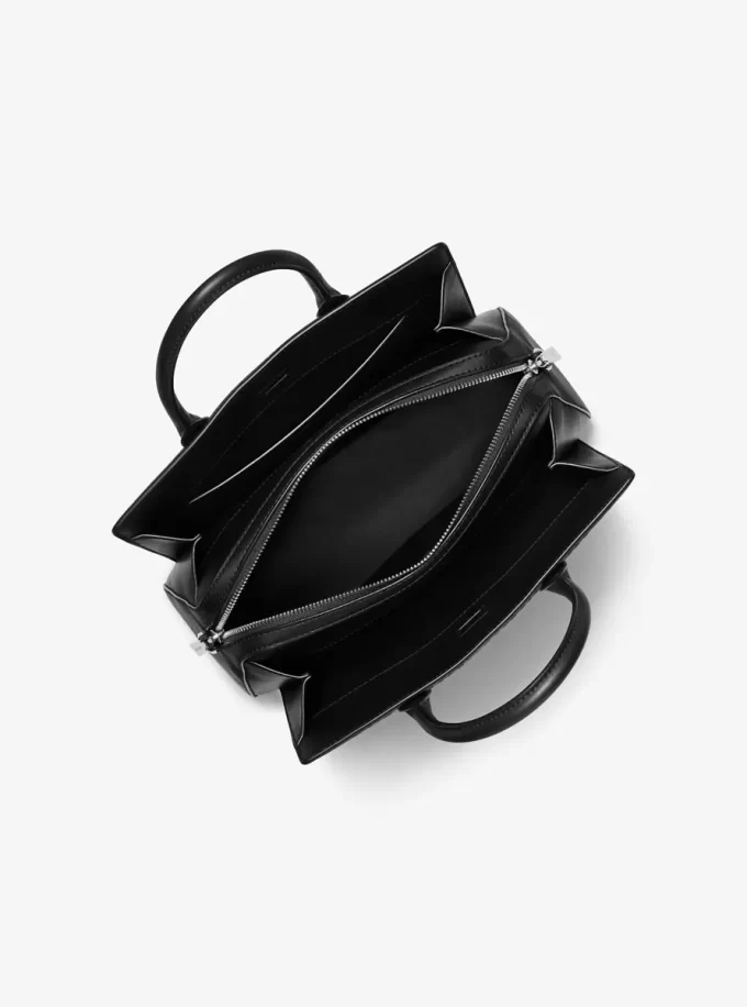 Laila Średniej wielkości metaliczna torebka z logo Signature