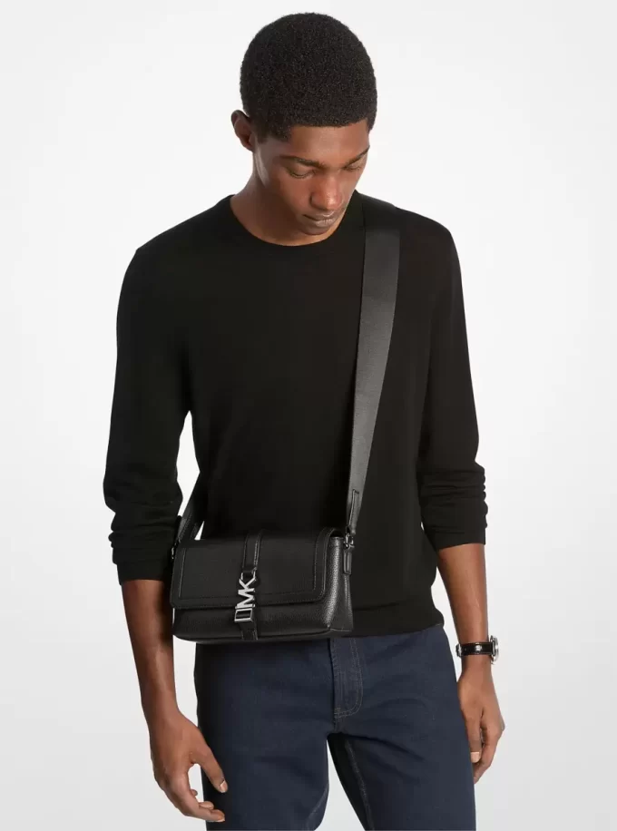 Mała torebka na ramię Cyrus ze skóry groszkowanej