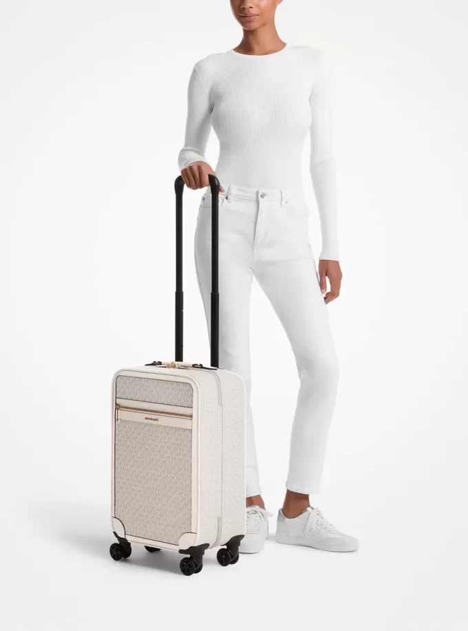 Mała walizka z logo