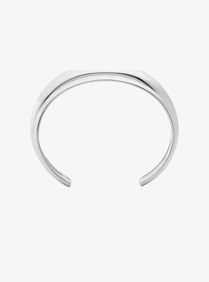 Mankiet z grawerowanym logo