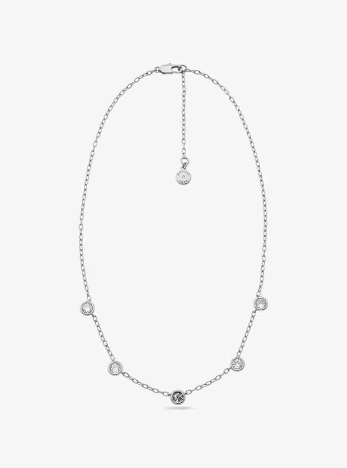 Naszyjnik z logo i oprawą pavé