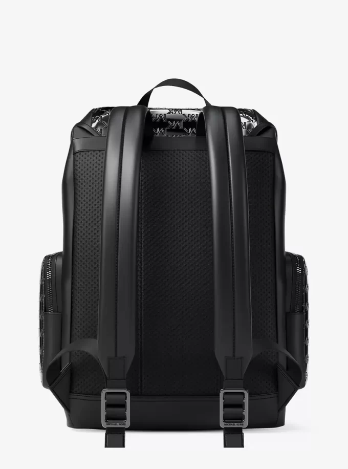 Plecak Cooper Medium z wytłoczonym metalicznym logo Plecak Cooper Medium z wytłoczonym metalicznym logo