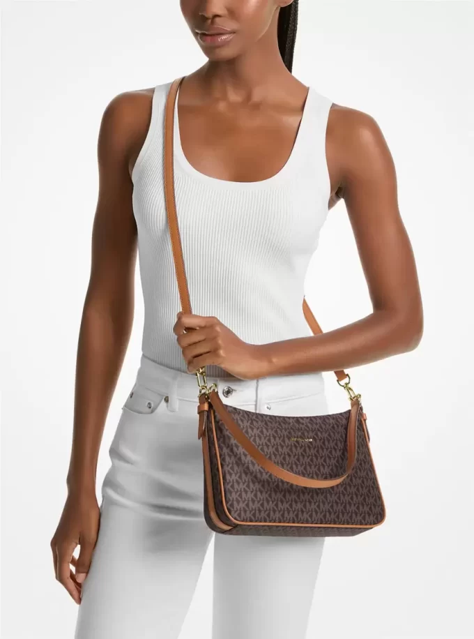 Średniej wielkości torebka kopertówka z nadrukiem z logo Jet Set Signature