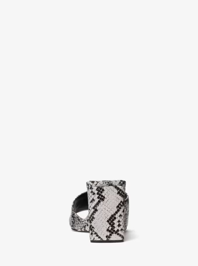 Sandały na koturnie ze skóry tłoczonej wężem Merriam