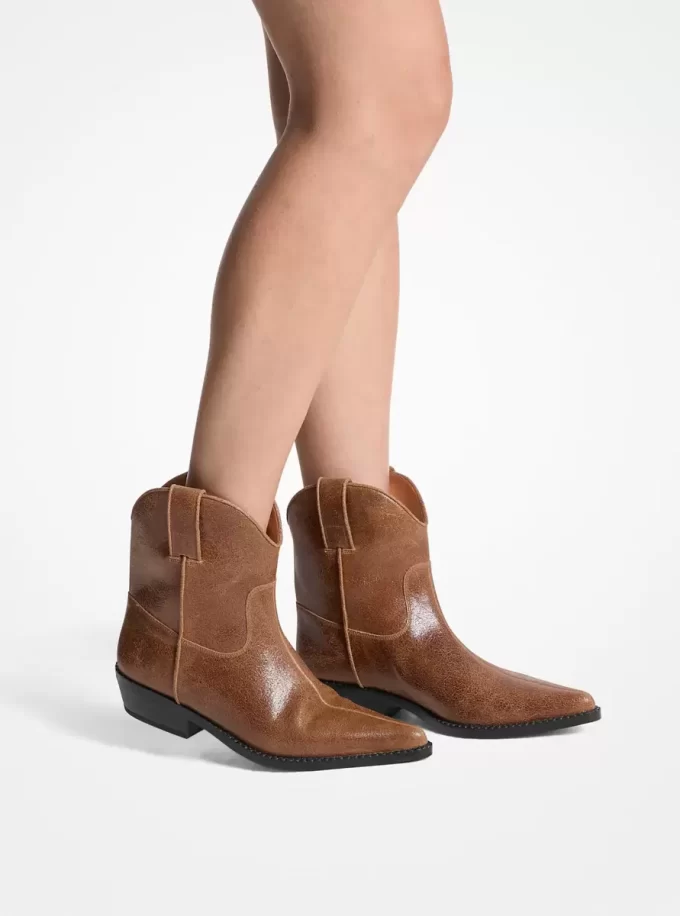 Skórzane buty Noemie w trudnej sytuacji