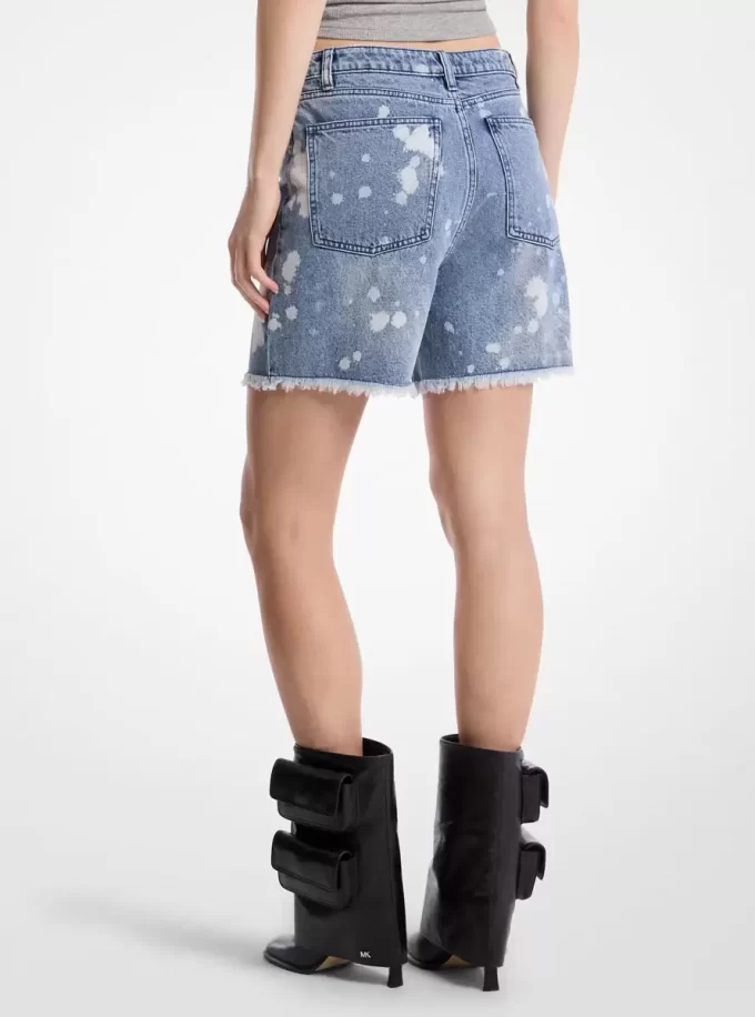 Spodenki typu boyfriend z wybielanym denimu z ręcznie plamionymi plamami