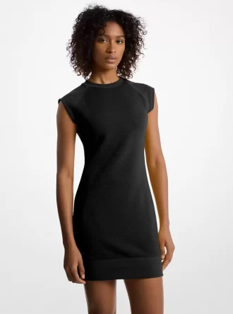 Sukienka sweterkowa z żakardowym rękawem i logo