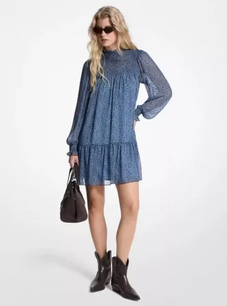 Sukienka z metalicznym nadrukiem paisley i żorżetą