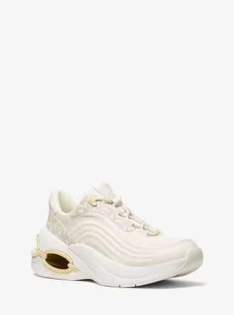 Toni, trenerka mediów mieszanych