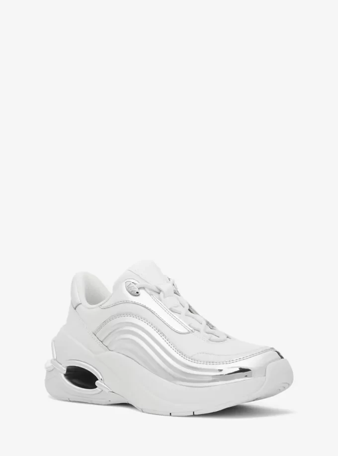 Toni, trenerka mediów mieszanych