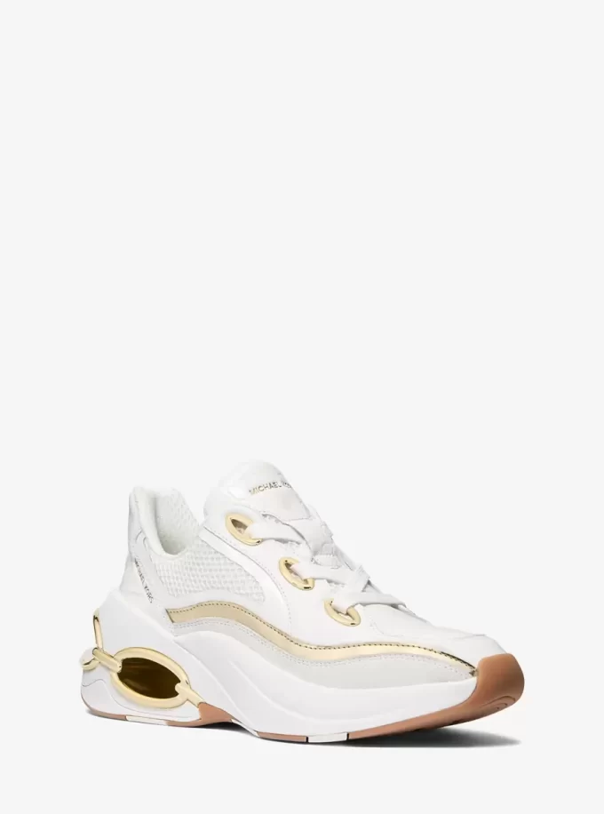 Toni, trenerka mediów mieszanych