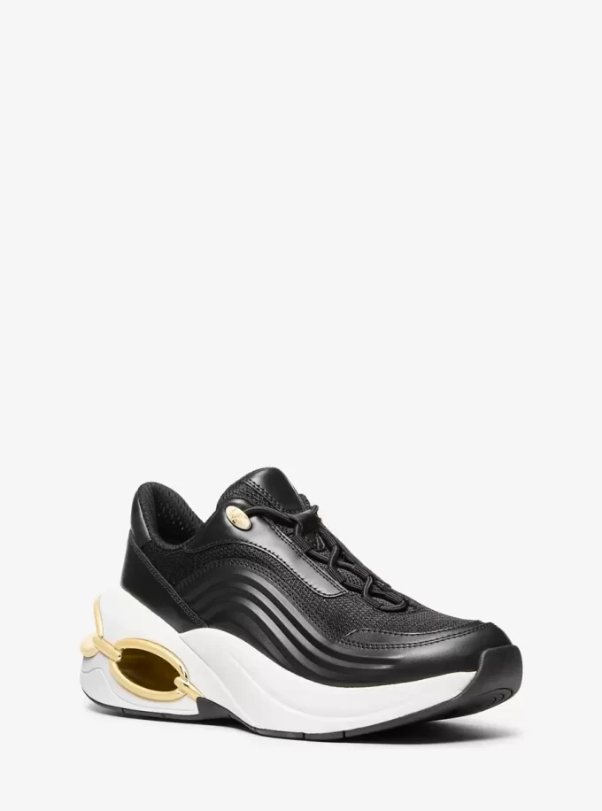 Toni, trenerka mediów mieszanych Toni, trenerka mediów mieszanych