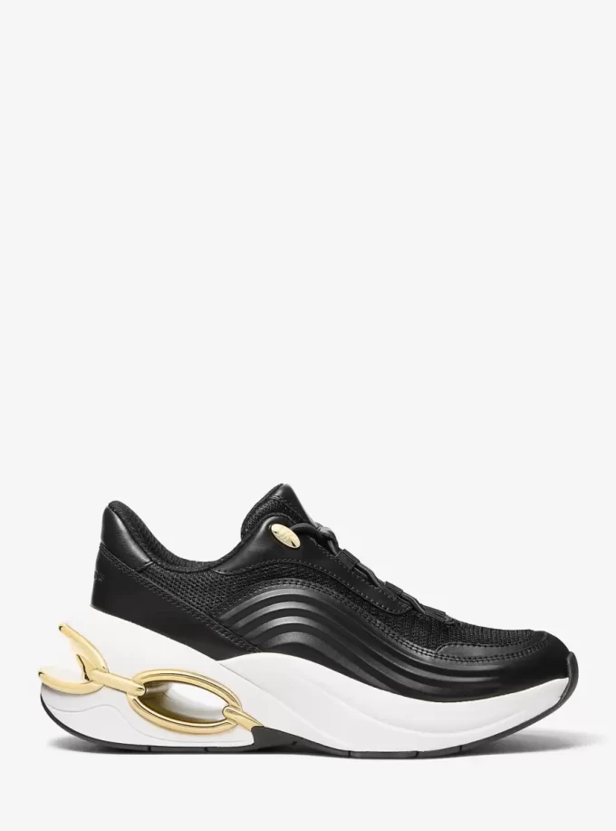 Toni, trenerka mediów mieszanych Toni, trenerka mediów mieszanych