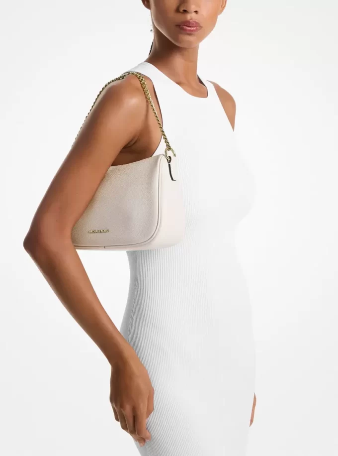 Torba listonoszka Carmela ze średniej wielkości skóry groszkowanej