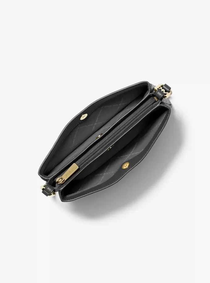 Torba na ramię Trisha ze średniej wielkości skóry groszkowanej Torba na ramię Trisha ze średniej wielkości skóry groszkowanej