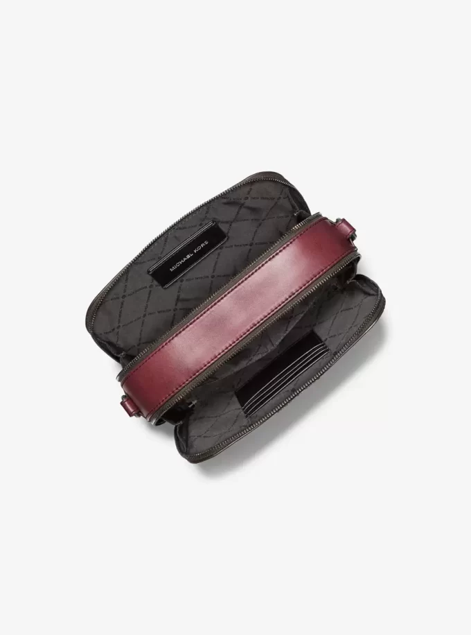 Torba na ramię z wytłoczonym logo Hudson z polerowanej skóry