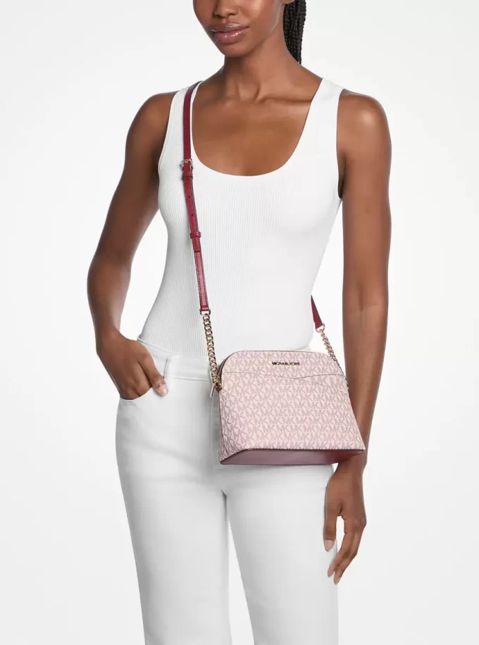 Torba podróżna Jet Set Travel Medium Signature Logo Dome Crossbody Torba podróżna Jet Set Travel Medium Signature Logo Dome Crossbody